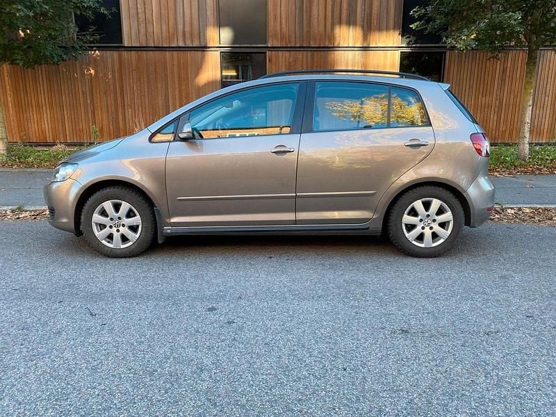 Brun Begagnad 2011 VW Golf VII Halvkombi | 78 500 kr (Bra pris) - Bild 1/4