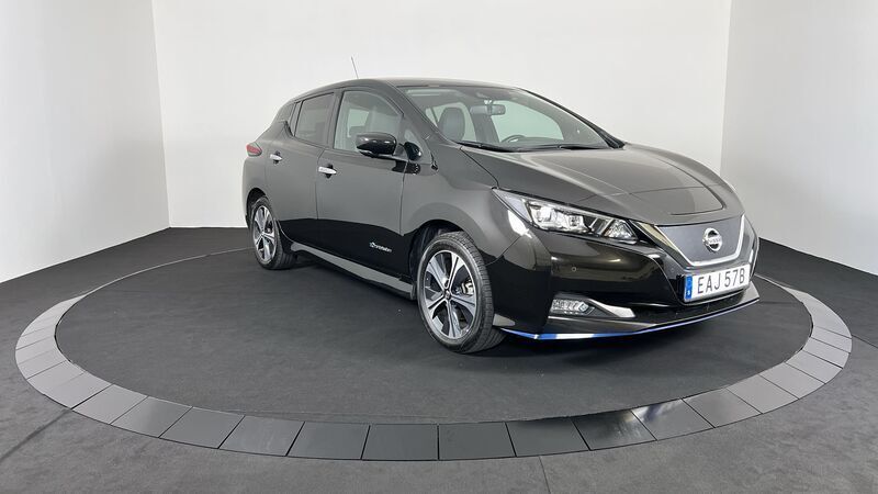 Svart metallic Begagnad 2020 Nissan Leaf Halvkombi | 309 900 kr - Bild 1/4