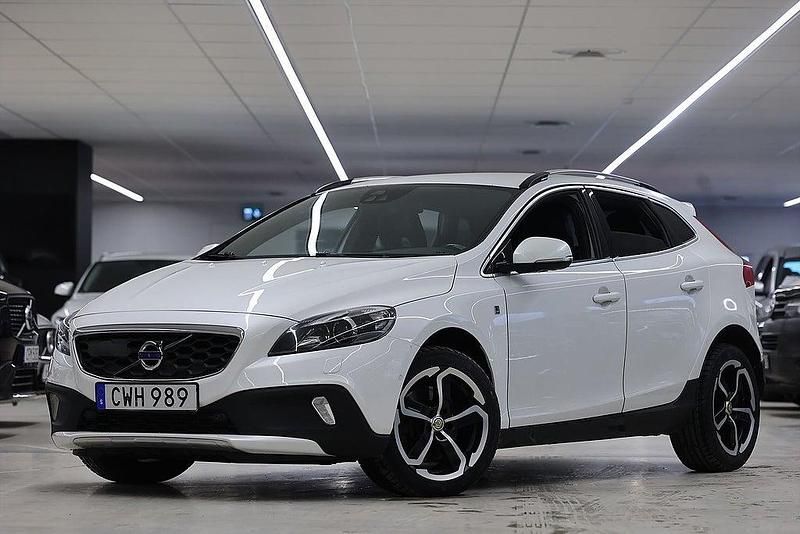 Begagnad Volvo V40 Ocean Race 150 HK (110 kW) 2014 Vit Halvkombi
