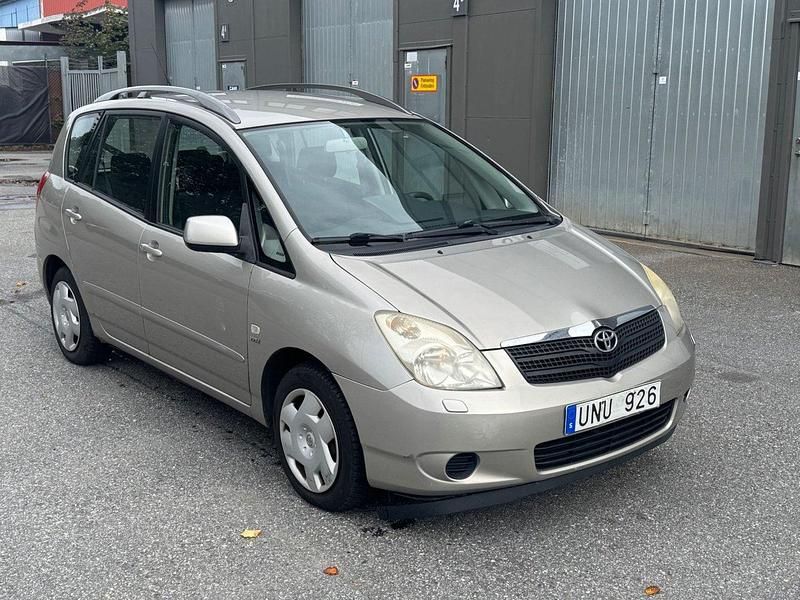 Silver Begagnad 2003 Toyota Corolla Verso Minibuss | 16 900 kr - Bild 1/4