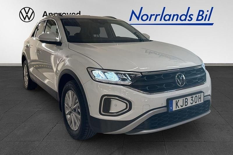 Vit (pure white) Begagnad 2022 VW T-Roc Life SUV | 219 000 kr (Marknadspris) - Bild 1/4