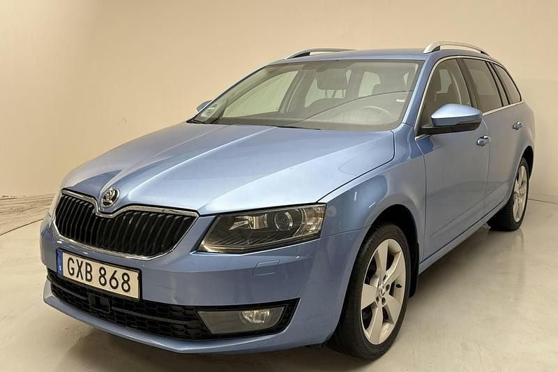 Blå Begagnad 2015 Skoda Octavia Elegance Kombi | 83 000 kr (Superpris) - Bild 1/4