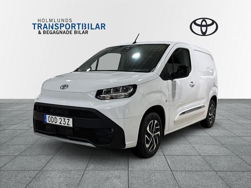 Vit Begagnad 2024 Toyota Proace City City Minibuss | 384 900 kr (Lite dyr) - Bild 1/4