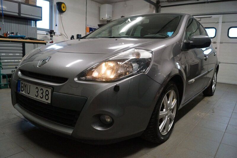 Grå Begagnad 2013 Renault Clio IV Halvkombi | 27 500 kr - Bild 1/4