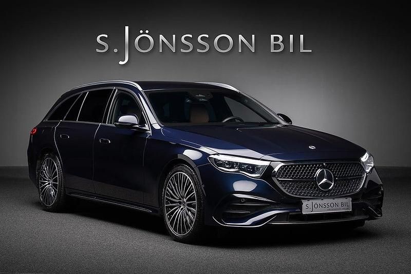 Nautiskblå metallic Begagnad 2024 Mercedes E300 AMG Kombi | 649 000 kr (Dyr) - Bild 1/4