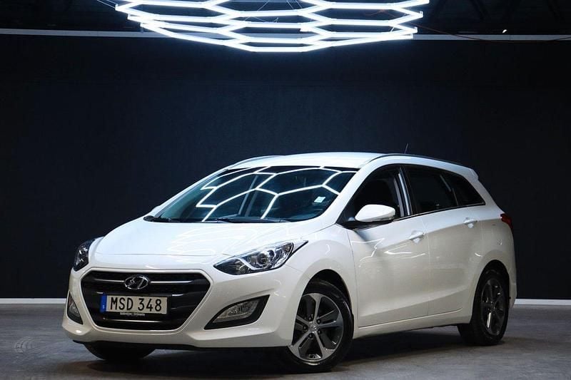 Vit Begagnad 2015 Hyundai i30 Kombi | 119 900 kr (Bra pris) - Bild 1/4