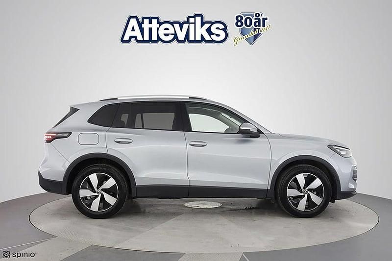 Begagnad VW Tiguan Edition 150 HK (110 kW) 2024 Silver SUV