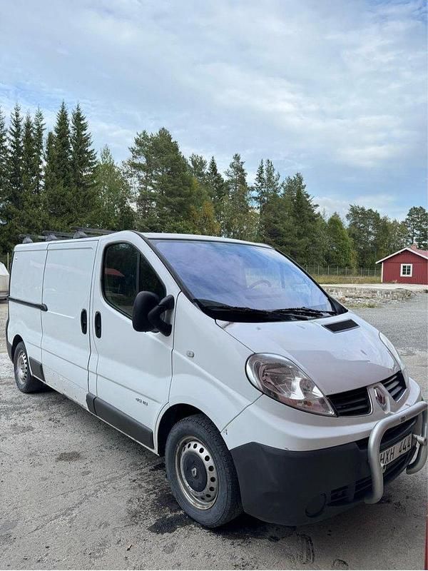 Vit Begagnad 2009 Renault Trafic Van | 42 000 kr (Marknadspris) - Bild 1/4
