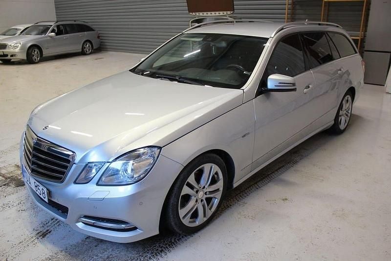 Begagnad Mercedes E220 170 HK (125 kW) 2011 Silver Kombi