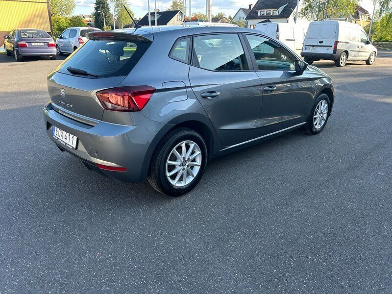 Grå Begagnad 2018 Seat Ibiza Style Halvkombi | 69 000 kr (Marknadspris) - Bild 1/4