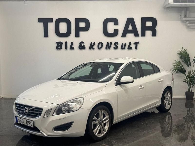 Vit Begagnad 2011 Volvo S60 Summum Sedan | 59 900 kr (Marknadspris) - Bild 1/4