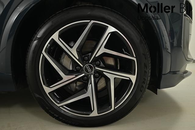 Begagnad Audi Q6 e-tron S-Line 285 kW (388 HK) 2024 Plasmablå metallic SUV