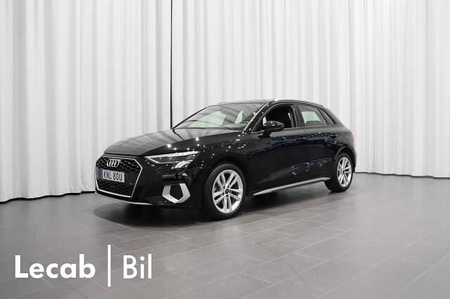 Brilliantsvart Begagnad 2024 Audi A3 Sportback e-tron Advanced Plus Sedan | 354 500 kr (Bra pris) - Bild 1/4
