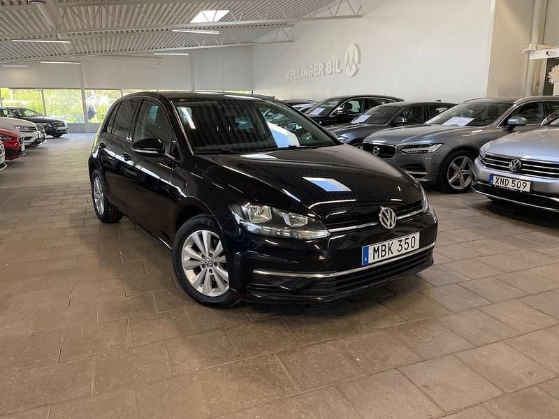 Svart Begagnad 2018 VW Golf VII Halvkombi | 138 500 kr (Marknadspris) - Bild 1/4
