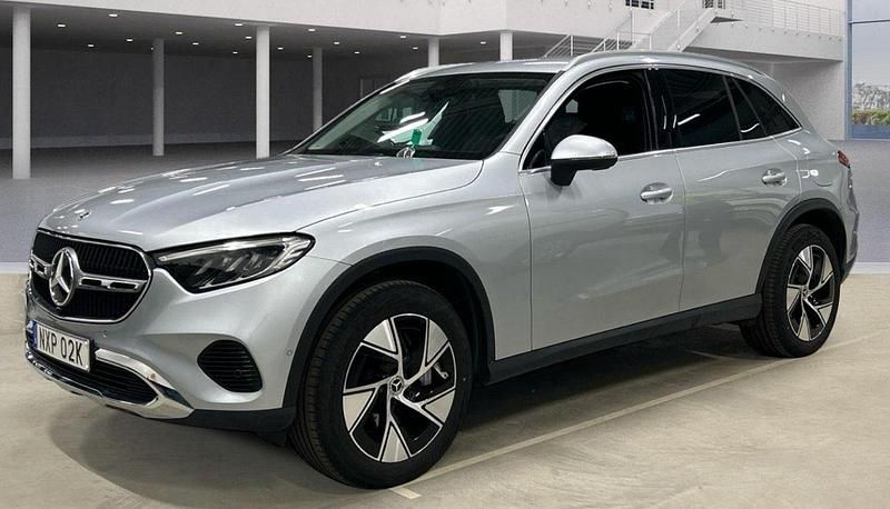 Silver Begagnad 2024 Mercedes GLC300e SUV | 629 000 kr (Superpris) - Bild 1/2