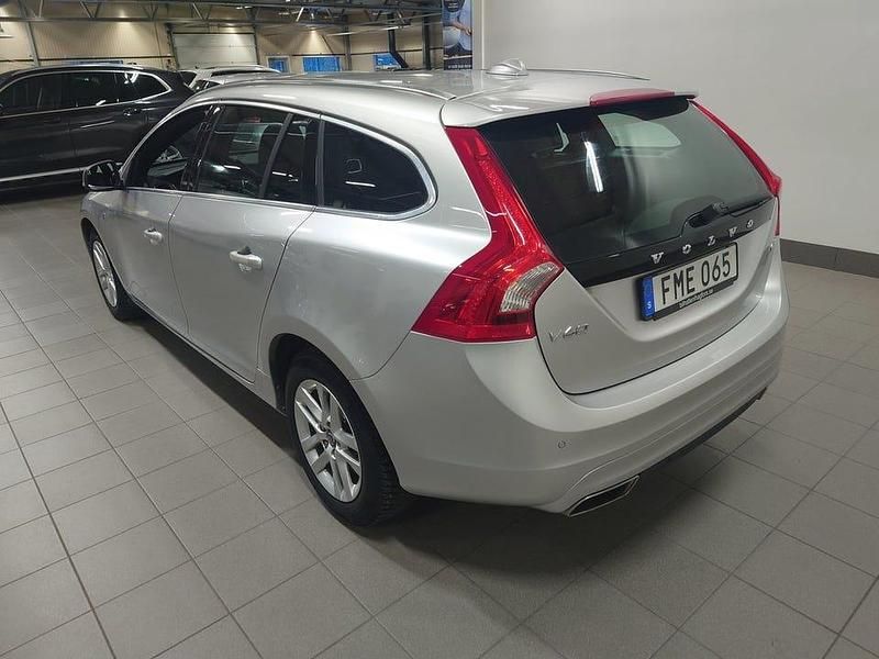 Begagnad Volvo V60 Ocean Race 181 HK (133 kW) 2014 Silver Kombi