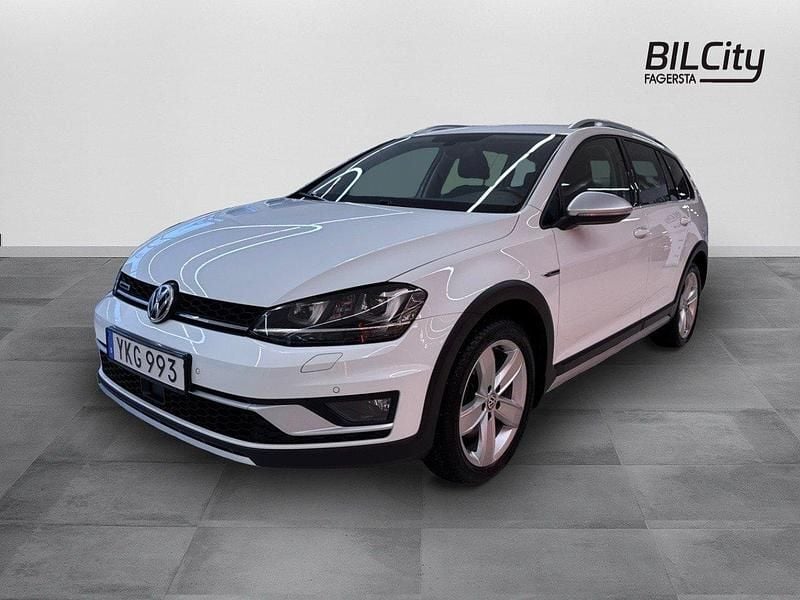 Vit Begagnad 2017 VW Golf Alltrack Kombi | 189 900 kr (Bra pris) - Bild 1/4