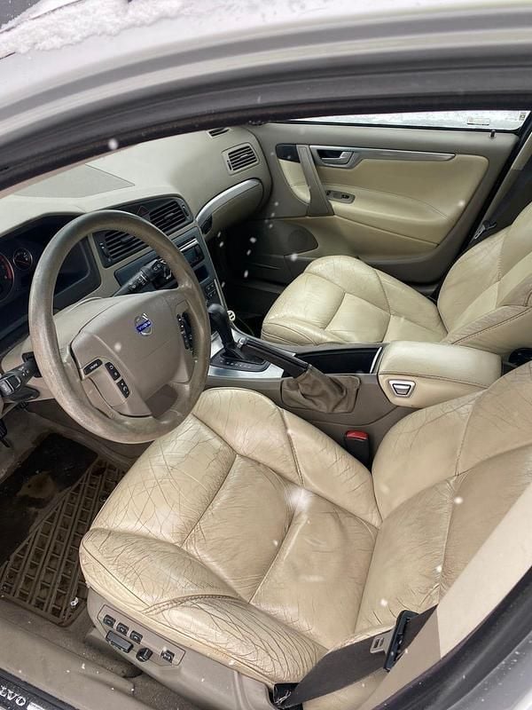 Begagnad Volvo V70 Summum 170 HK (125 kW) 2005 Kombi