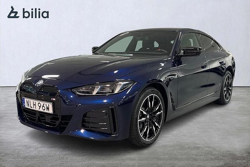 Blå Begagnad 2026 BMW i4 Comfort Edition Sedan | 739 900 kr - Bild 1/4