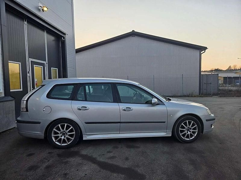 Begagnad Saab 9-3 Linear 150 HK (110 kW) 2005 Ljusgrå Kombi