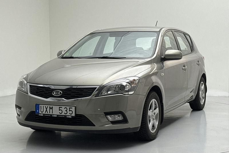Silver Begagnad 2010 Kia Ceed | 80 000 kr (Bra pris) - Bild 1/4