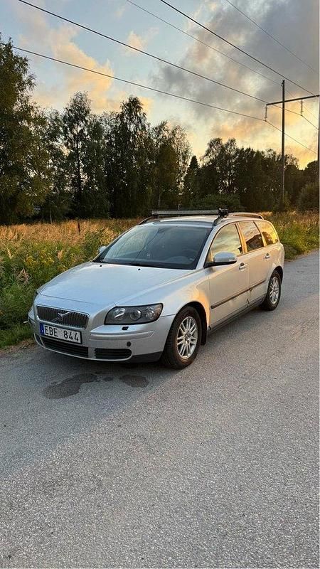 Grå Begagnad 2007 Volvo V50 Kombi | 10 000 kr - Bild 1/4