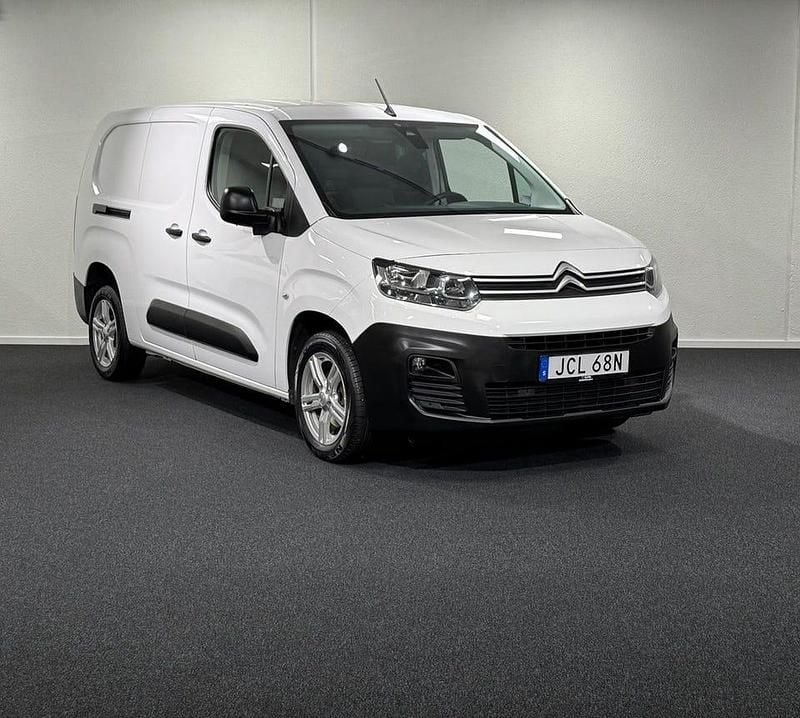 Vit Begagnad 2020 Citroën Berlingo Van | 139 000 kr (Marknadspris) - Bild 1/4