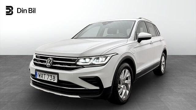 Vit Begagnad 2023 VW Tiguan Elegance SUV | 349 500 kr (Bra pris) - Bild 1/4