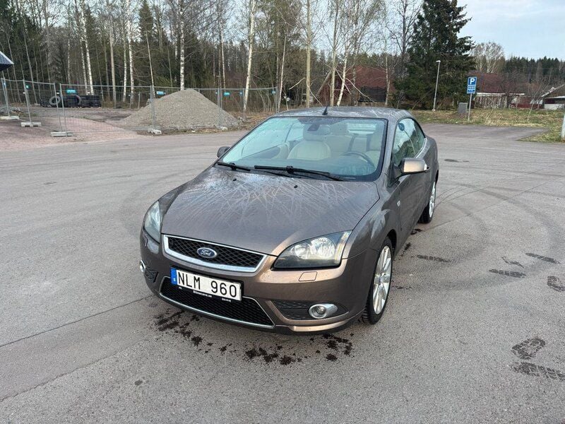 Grå Begagnad 2007 Ford Focus Cabriolet Cab | 39 900 kr - Bild 1/4