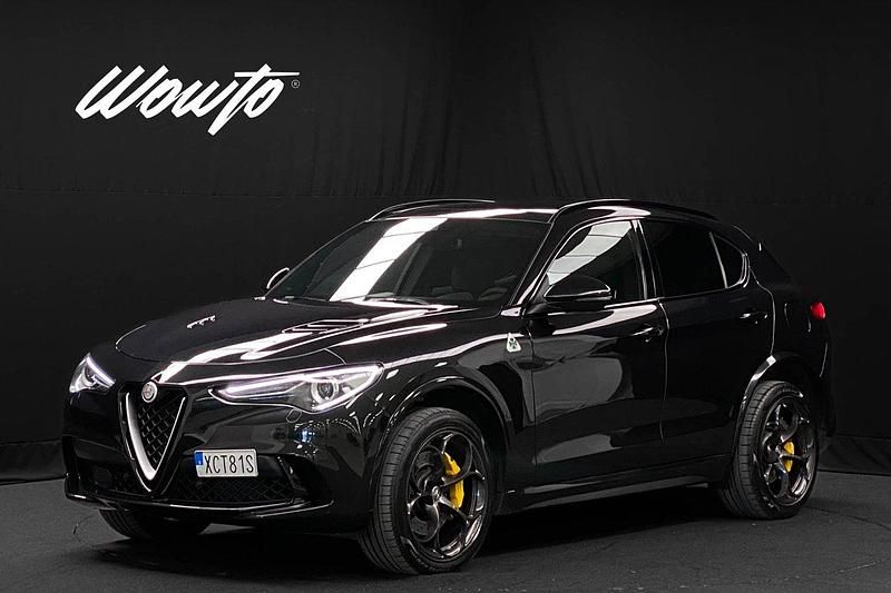 Svart Begagnad 2019 Alfa Romeo Stelvio Quadrifoglio SUV | 519 800 kr - Bild 1/3