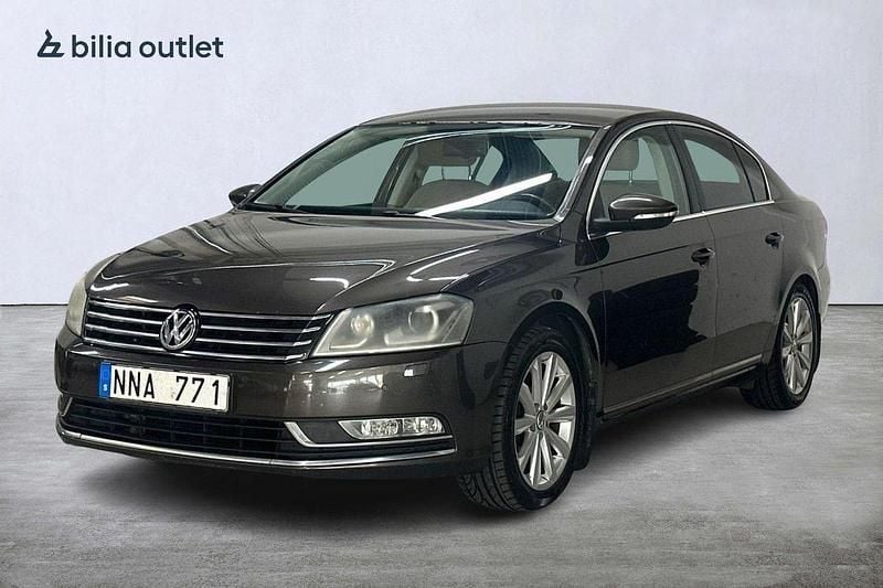 Mörkbrun Begagnad 2012 VW Passat Sedan | 79 900 kr (Marknadspris) - Bild 1/3