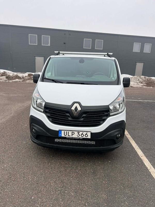 Begagnad Renault Trafic 120 HK (88 kW) 2016 Minibuss