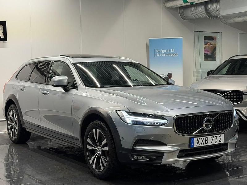 Begagnad Volvo V90 CC Inscription 190 HK (139 kW) 2018 Silver Kombi