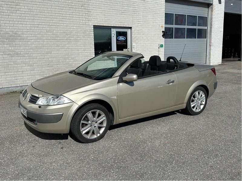 Grå Begagnad 2004 Renault Mégane Cabriolet Cab | 28 000 kr (Marknadspris) - Bild 1/2