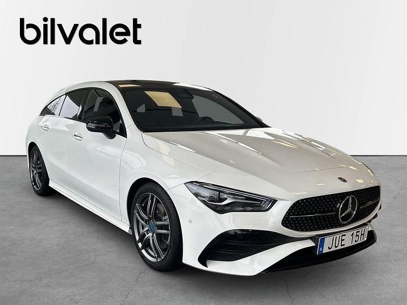 Begagnad Mercedes CLA200 Shooting Brake Advanced Plus 163 HK (119 kW) 2023 Vit Kombi