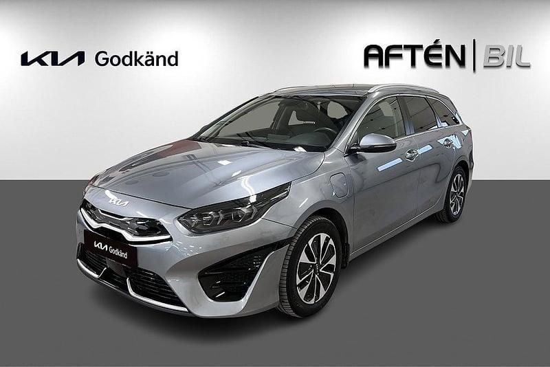 Grå Begagnad 2022 Kia Ceed Advance Halvkombi | 244 900 kr (Marknadspris) - Bild 1/4