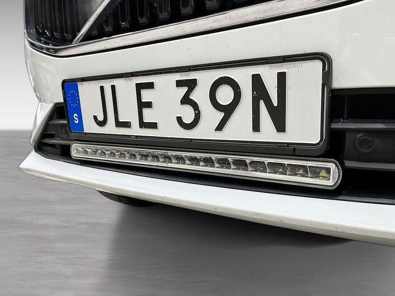 Begagnad Volvo XC60 Momentum 397 HK (291 kW) 2020 Vit SUV
