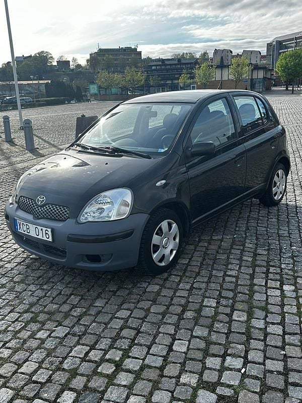 Begagnad 2005 Toyota Yaris Halvkombi | 21 000 kr (Marknadspris) - Bild 1/4