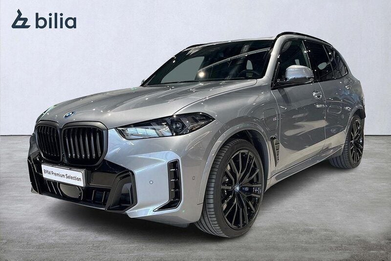 Grå Begagnad 2025 BMW X5 Comfort Edition SUV | 1 199 000 kr - Bild 1/3