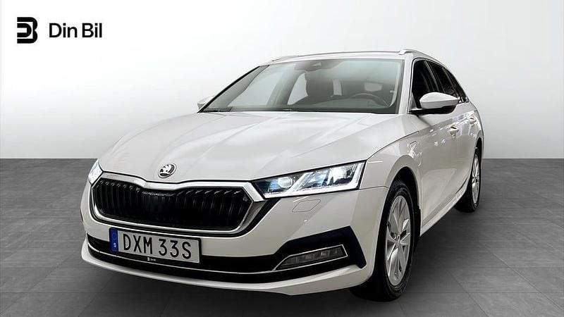 Vit Begagnad 2024 Skoda Octavia Style Kombi | 324 900 kr (Superpris) - Bild 1/4