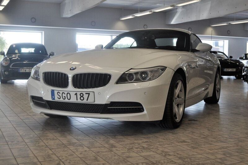 Vit Begagnad 2014 BMW Z4 Comfort Edition Cab | 239 000 kr - Bild 1/4
