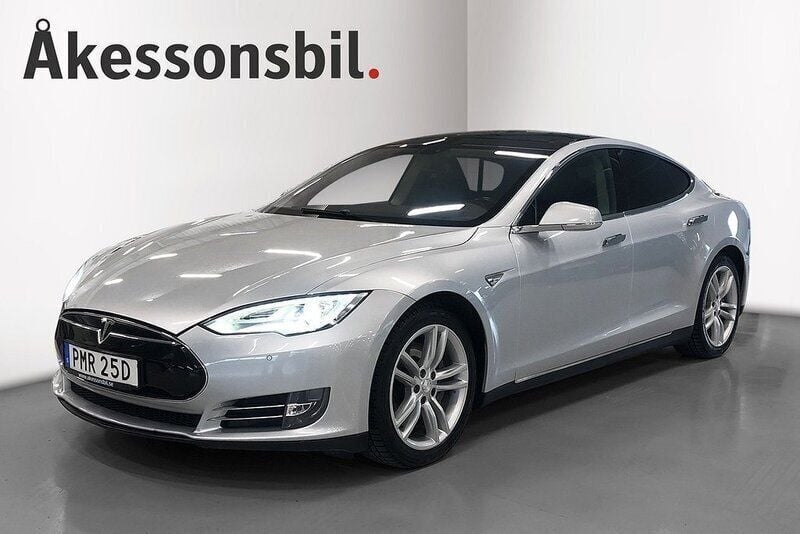 Silver Begagnad 2014 Tesla Model S Sedan | 219 000 kr (Lite dyr) - Bild 1/4