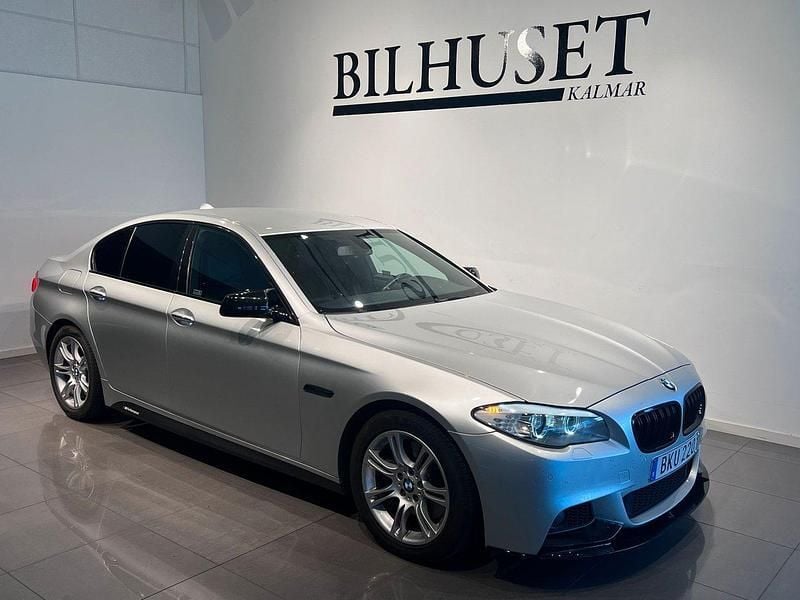 Ljusgrå Begagnad 2013 BMW 535 M Sport Sedan | 214 900 kr (Marknadspris) - Bild 1/4