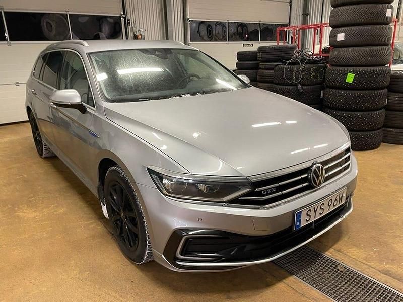 Begagnad VW Passat Executive 156 HK (114 kW) 2021 Silver metallic