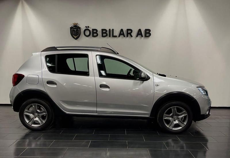 Begagnad Dacia Sandero Stepway 90 HK (66 kW) 2017 Silver Kombi