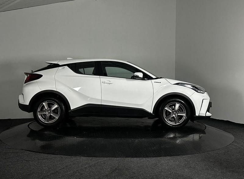 Begagnad Toyota C-HR Active 122 HK (89 kW) 2020 Vit SUV