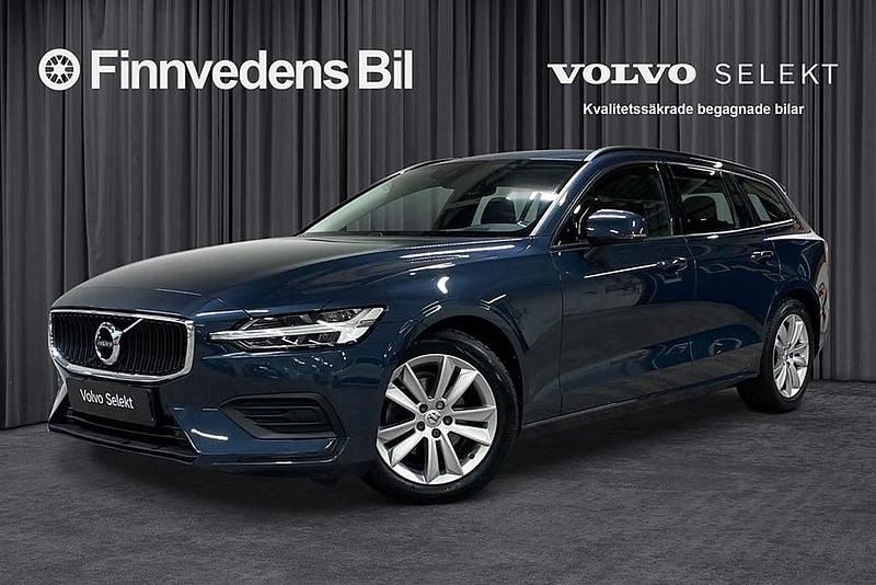 Mörkblå Begagnad 2020 Volvo V60 Momentum Kombi | 279 000 kr (Marknadspris) - Bild 1/4