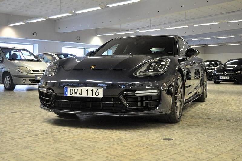 Begagnad Porsche Panamera GTS 460 HK (338 kW) 2018 Blå Sedan