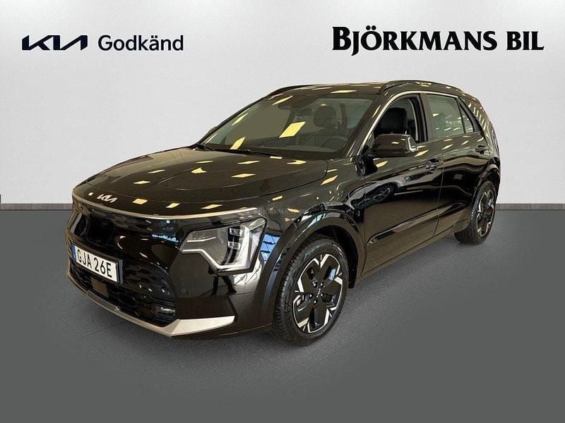 Svart (/abp/ aurora black pearl) Begagnad 2024 Kia e-Niro SUV | 339 900 kr (Marknadspris) - Bild 1/4