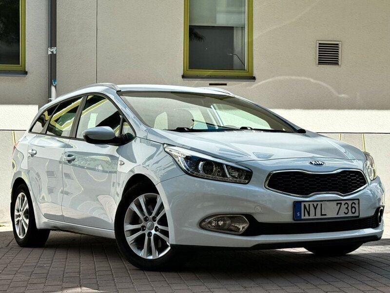 Vit Begagnad 2013 Kia Ceed Sportswagon EX Kombi | 89 900 kr (Marknadspris) - Bild 1/4
